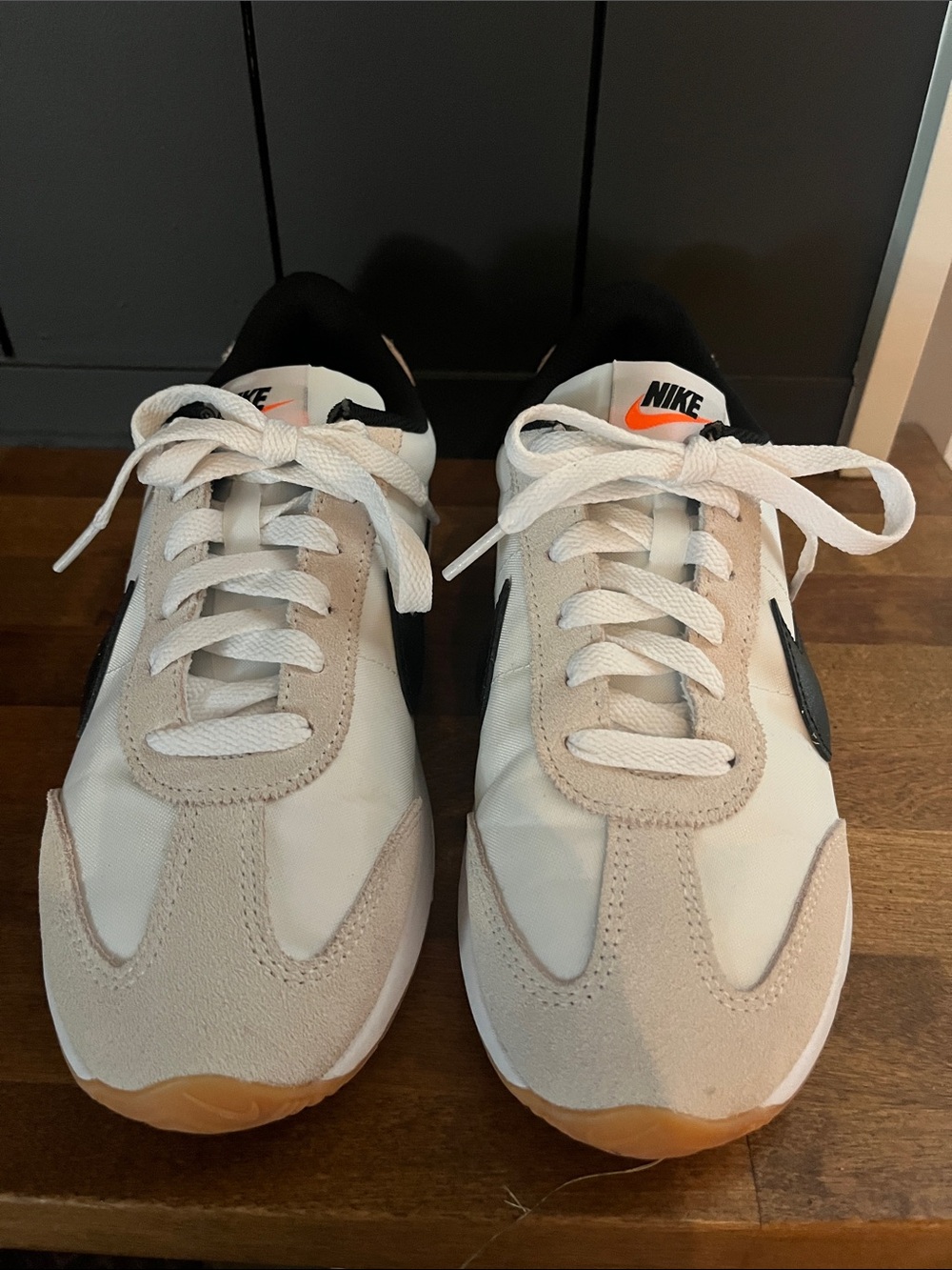 Women’s Nike Pacific Sneaker size 8.5 nearly new - Picture 3 of 4